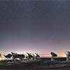 Teleskop under natthimlen beskuren